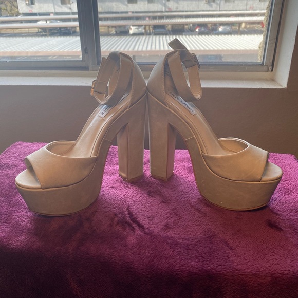 Heels - Picture 5 of 6